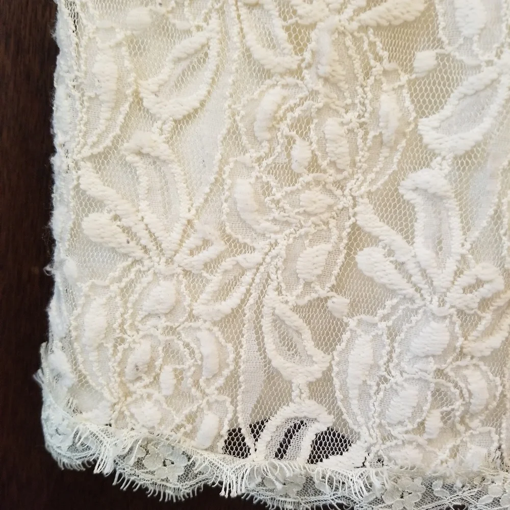 YA LOS ANGELES Super cute lace overlay dress! Size S - Picture 3 of 8